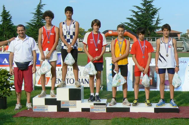 montello-podio-60hs-ri.JPG