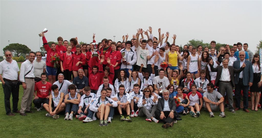a_caorle_foto_finale_con_le_rappresentativeb.JPG