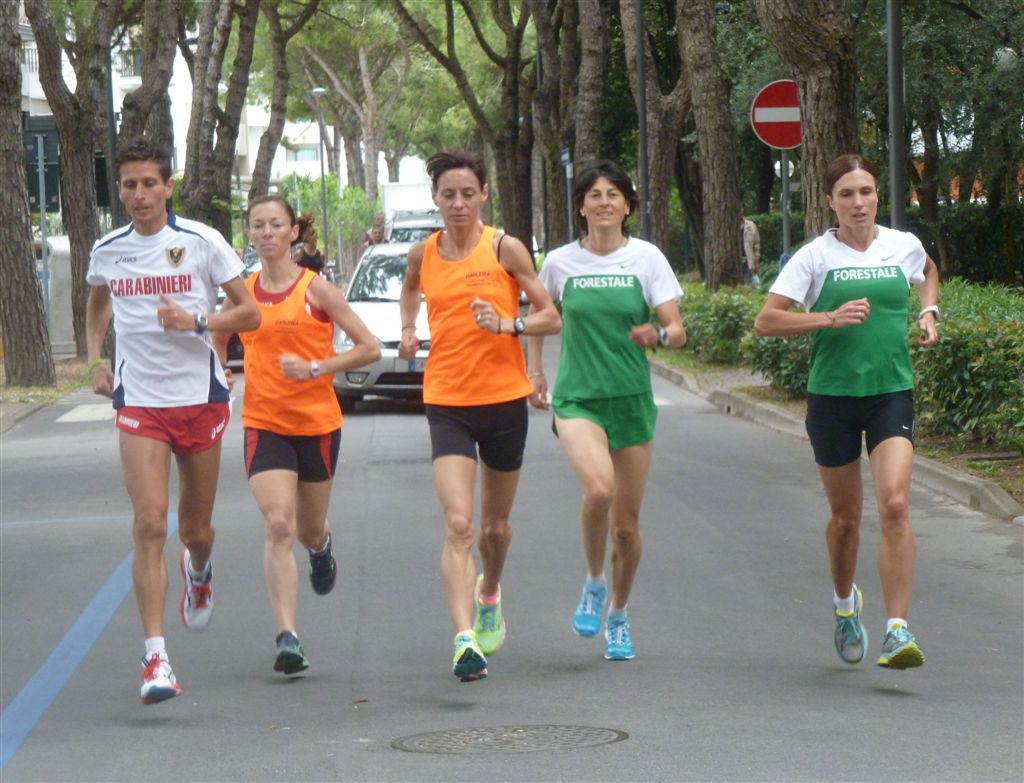 bib_6b_gli-atleti-sulle-strade-del-centro-di-bibione.jpg